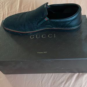 GUCCI
283115APD90
BLACK
-BLACK
9G
$470.00